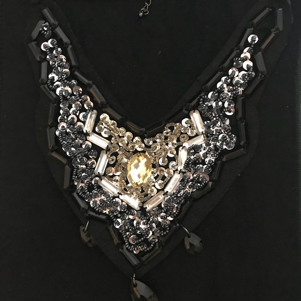 Beautiful Statement necklace to any outfit